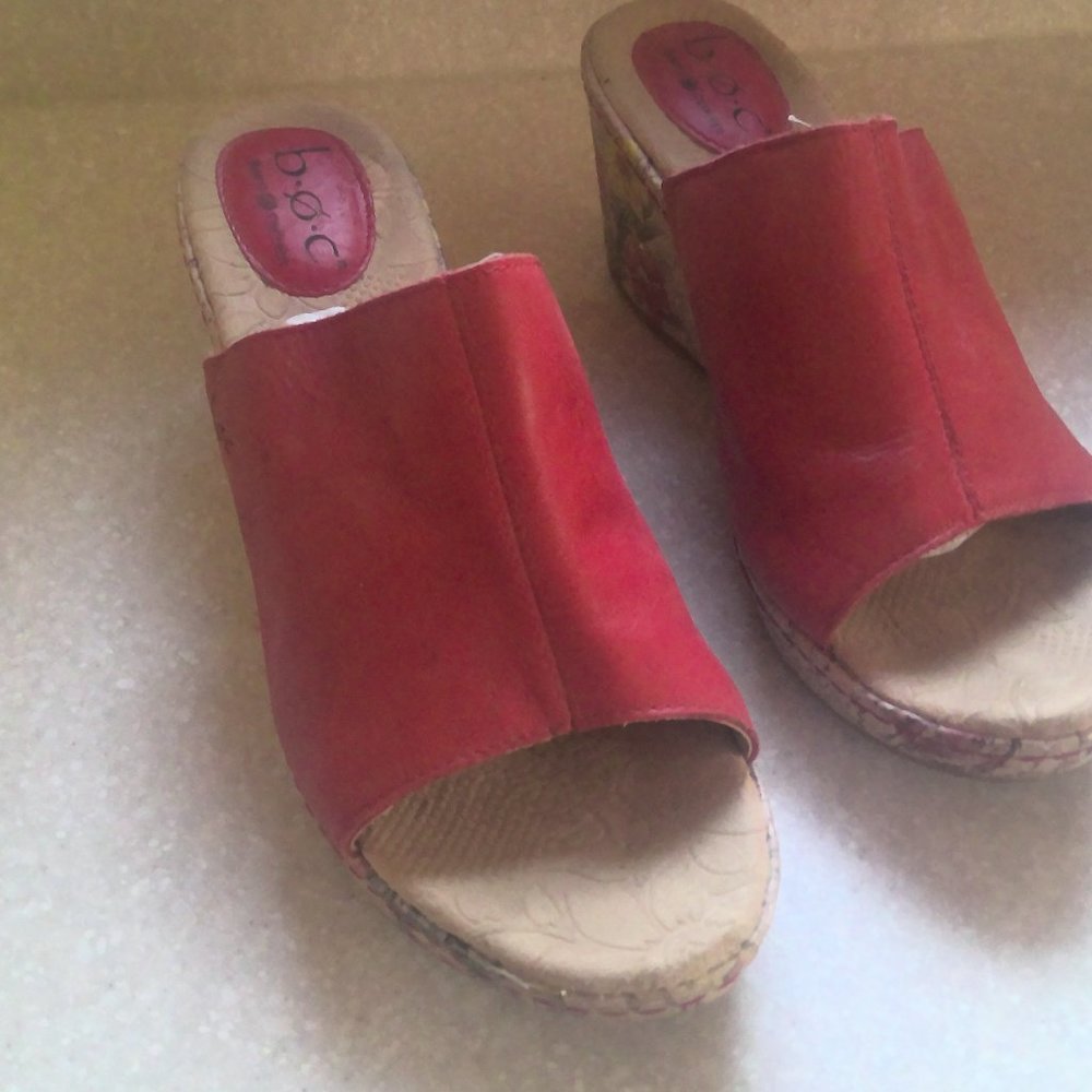 BORNE CONCEPT (B.O.C.) RED 3 INCH WEDGE WOMENS SLIP-ON SHOE-9M